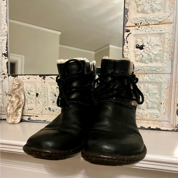 UGG Caspia leather lace up ankle boot - Picture 2 of 7
